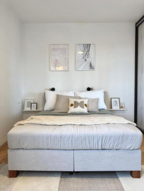 5 min walk Holesovice market NEW 2BDT APT